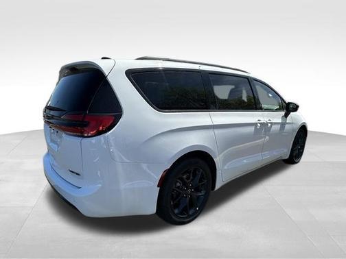 Bright White Clearcoat 2026 Chrysler Pacifica Limited