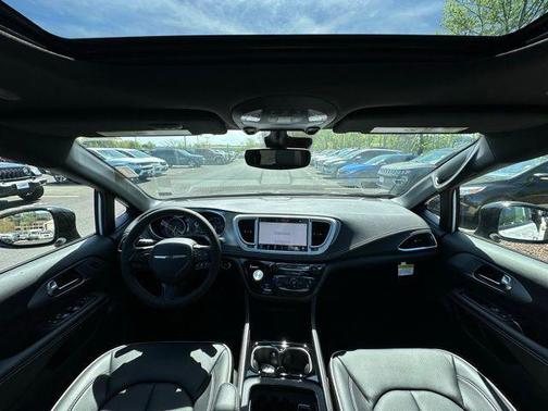 Bright White Clearcoat 2026 Chrysler Pacifica Limited