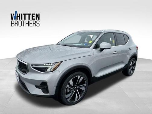 2023 Volvo XC40 B5 Plus Bright Theme