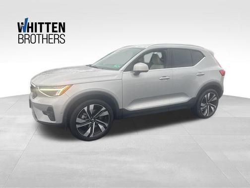 2023 Volvo XC40 B5 Plus Bright Theme