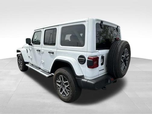 Bright White Clearcoat 2025 Jeep Wrangler 4-Door Sahara 4x4