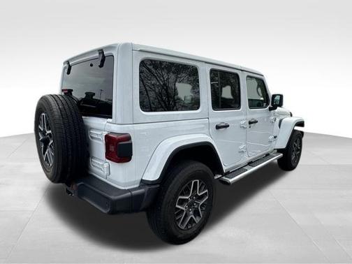 Bright White Clearcoat 2025 Jeep Wrangler 4-Door Sahara 4x4