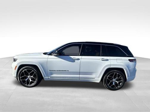 2022 Jeep Grand Cherokee Summit