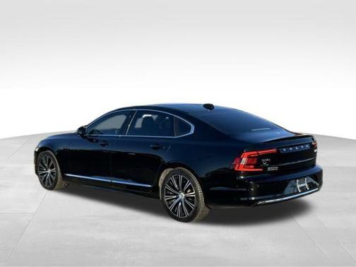 2023 Volvo S90 B6 Plus