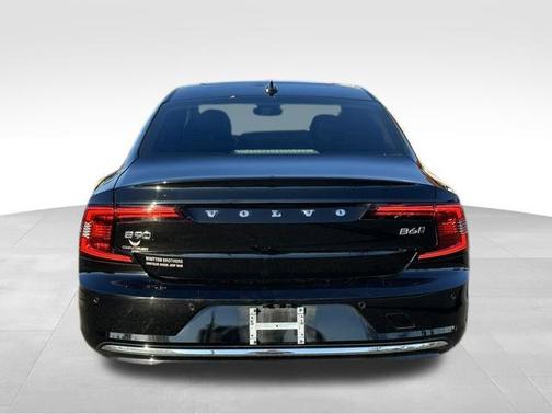 2023 Volvo S90 B6 Plus