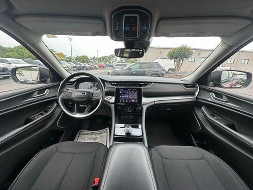 2022 Jeep Grand Cherokee L Laredo