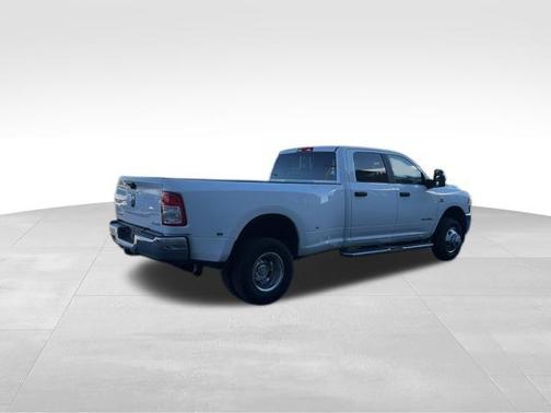 2024 RAM 3500 Big Horn Crew Cab 4x4 8' Box