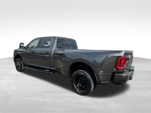 2025 RAM 3500 Laramie Crew Cab 4x4 8' Box