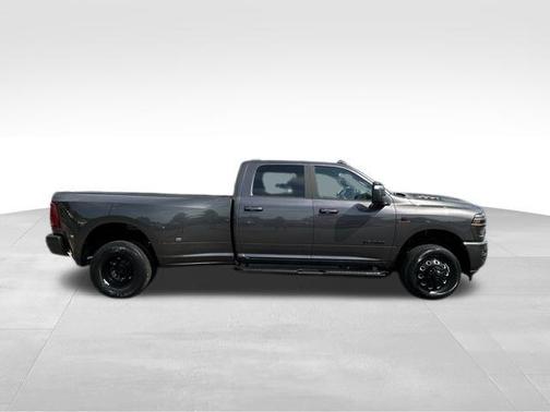 2025 RAM 3500 Laramie Crew Cab 4x4 8' Box