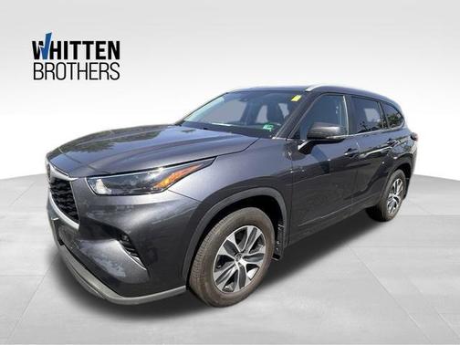 Magnetic Gray Metallic 2023 Toyota Highlander XLE