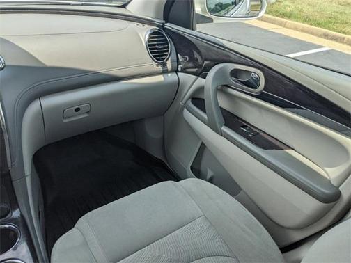 Photo 5 of 26 of 2017 Buick Enclave Convenience