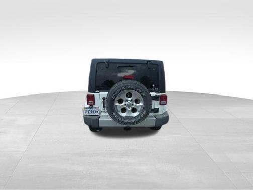 Bright White Clearcoat 2015 Jeep Wrangler Unlimited Sahara