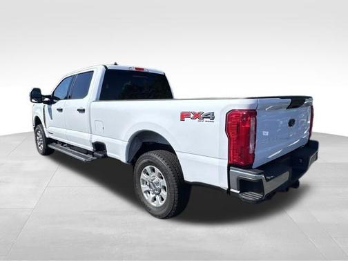 Oxford White 2024 Ford F-250 XLT