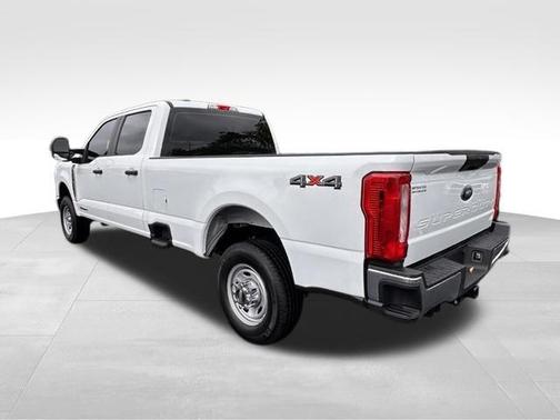 Oxford White 2025 Ford F-350 XL