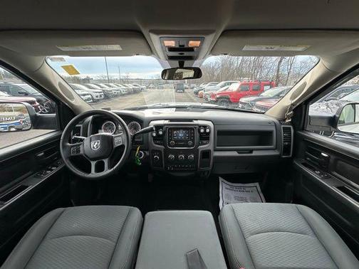 2017 RAM 2500 Tradesman Crew Cab 4x4 6'4' Box