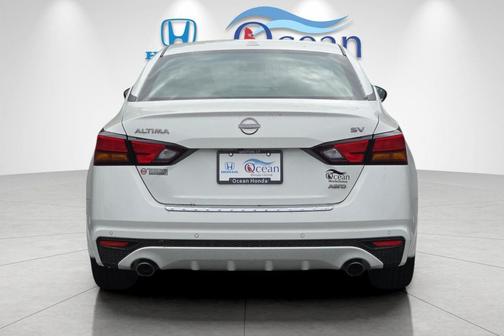 Pearl White Tricoat 2023 Nissan Altima 2.5 SV