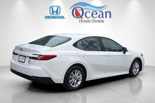 Ice 2025 Toyota Camry LE