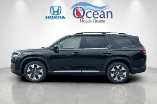 Crystal Black Pearl 2026 Honda Pilot Touring 8-Passenger