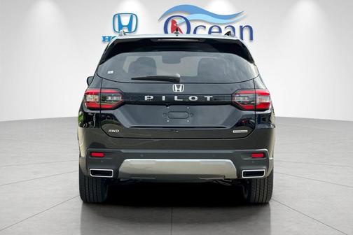 Crystal Black Pearl 2026 Honda Pilot Touring 8-Passenger