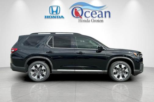 Crystal Black Pearl 2026 Honda Pilot Touring 8-Passenger