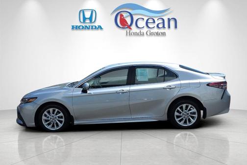 Celestial Silver Metallic/Midnight Black Metallic 2024 Toyota Camry SE