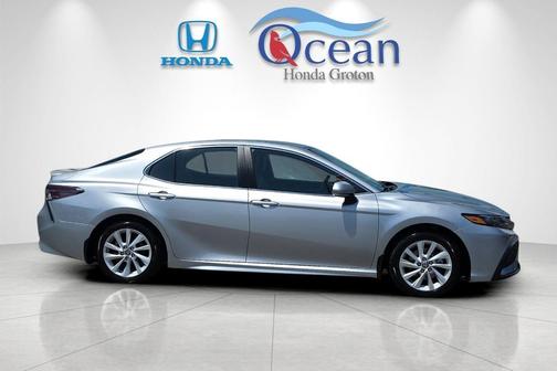 Celestial Silver Metallic/Midnight Black Metallic 2024 Toyota Camry SE