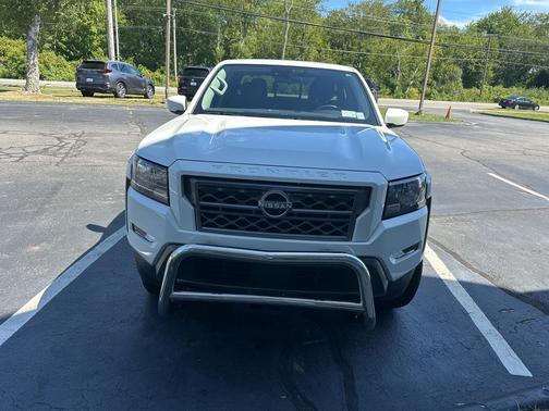 2024 Nissan Frontier SV