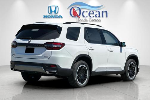 Platinum 2026 Honda Pilot Touring 8-Passenger