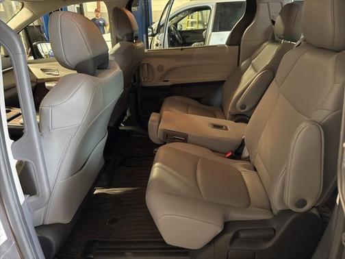 2022 Toyota Sienna XLE 8 Passenger