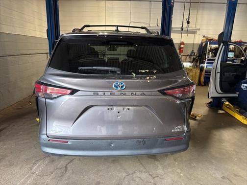 2022 Toyota Sienna XLE 8 Passenger