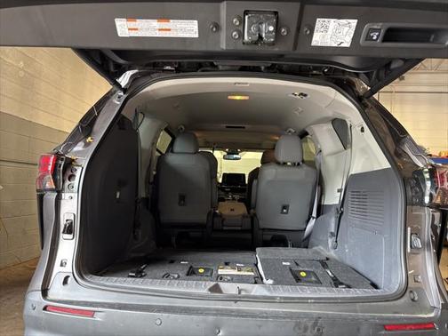 2022 Toyota Sienna XLE 8 Passenger