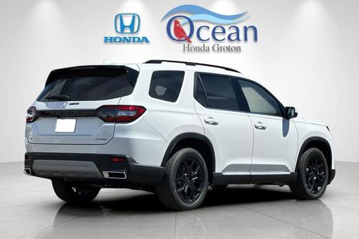 2025 Honda Pilot Touring 8-Passenger