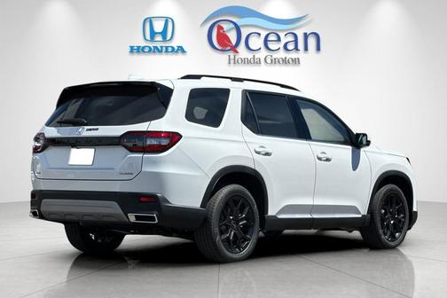 Platinum 2025 Honda Pilot Touring 8-Passenger
