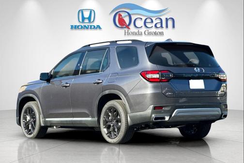 2025 Honda Pilot Touring 8-Passenger