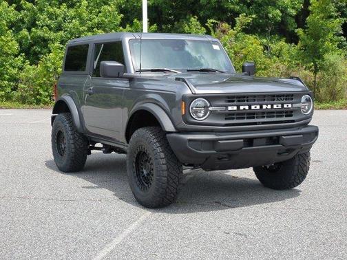Carbonized Gray Metallic 2026 Ford Bronco Base