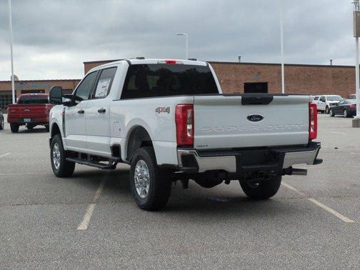 Oxford White 2026 Ford F-250 XLT