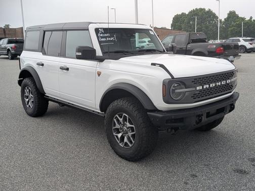 Oxford White 2024 Ford Bronco Badlands