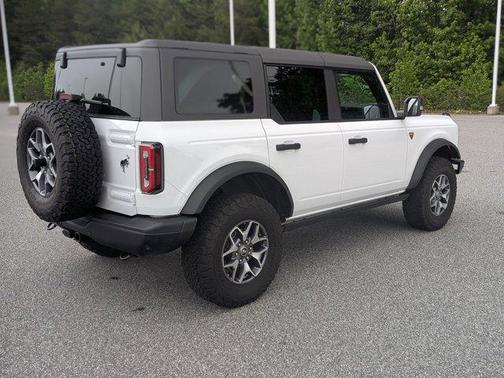 Oxford White 2024 Ford Bronco Badlands