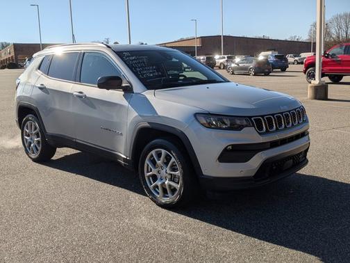 2024 Jeep Compass Latitude Lux