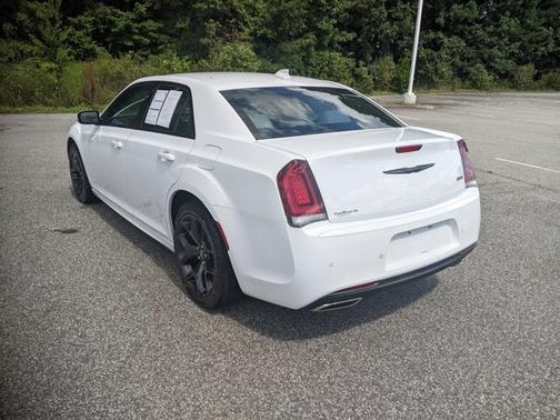 2022 Chrysler 300 Touring L