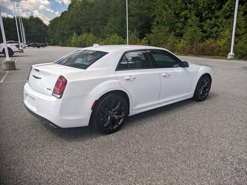 2022 Chrysler 300 Touring L