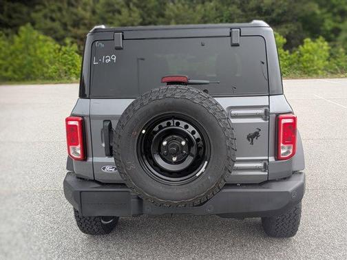 Carbonized Gray Metallic 2026 Ford Bronco Big Bend