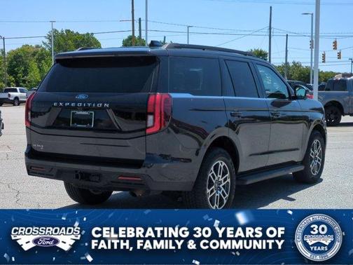 Dark Matter Gray Metallic 2025 Ford Expedition Active