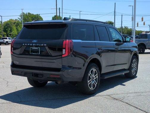 Dark Matter Gray Metallic 2025 Ford Expedition Active