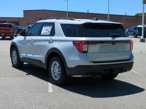 Space White Metallic 2026 Ford Explorer Active