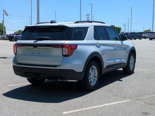 Space White Metallic 2026 Ford Explorer Active