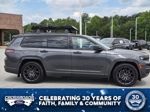 Metallic 2023 Jeep Grand Cherokee L Summit