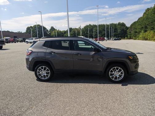 2022 Jeep Compass Latitude Lux