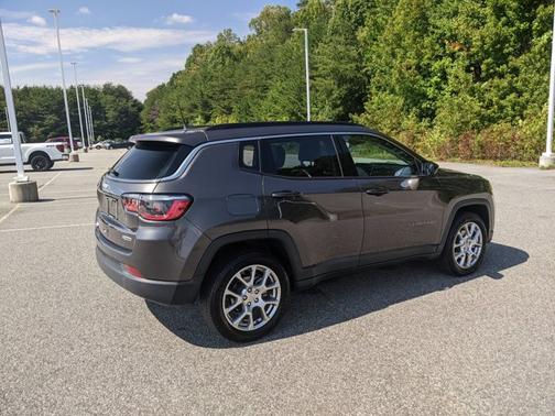 2022 Jeep Compass Latitude Lux
