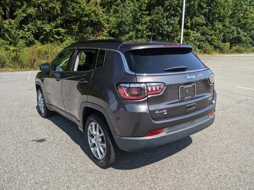 2022 Jeep Compass Latitude Lux